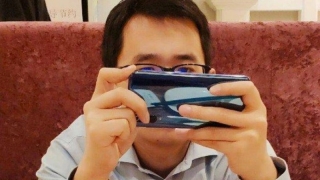 Mi 9 предположительно замечен в руках руководителя Xiaomi; Тройная камера заднего вида, датчик отпечатков паль